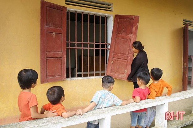 Điểm trường “cắm bản” Hương Khê xuống cấp: “Rất thương học sinh nhưng không biết phải làm sao”!?