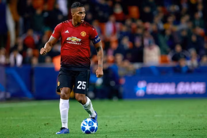 Lộ 6 ngôi sao chuẩn bị chia tay MU: Bất ngờ với “siêu trung vệ”