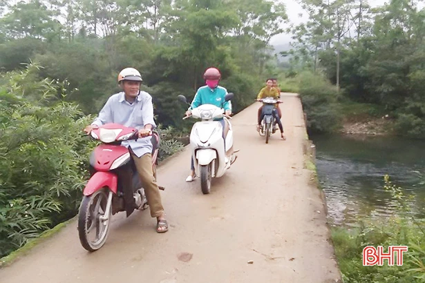 Nguy hiểm rình rập từ những chiếc cầu dân sinh ở Hương Sơn