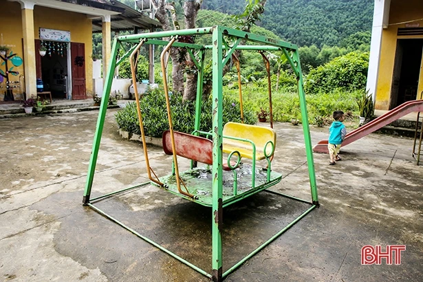 Điểm trường “cắm bản” Hương Khê xuống cấp: “Rất thương học sinh nhưng không biết phải làm sao”!?