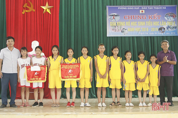 Sôi nổi vòng chung kết Giải bóng rổ học sinh tiểu học ở Thạch Hà
