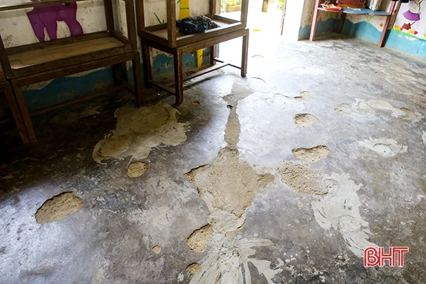 Điểm trường “cắm bản” Hương Khê xuống cấp: “Rất thương học sinh nhưng không biết phải làm sao”!?