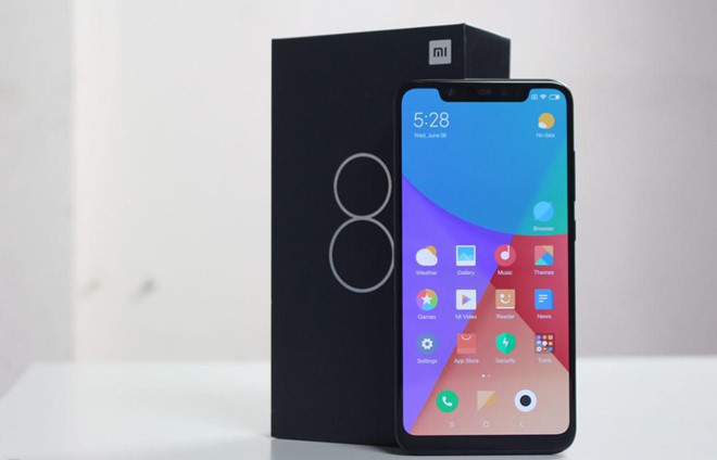 Xiaomi Mi 8 chính hãng đang được giảm 1 triệu đồng, còn 12 triệu đồng. Máy được trang bị vi xử lý Qualcomm Snapdragon 845, RAM 6 GB, pin 3.400 mAh có hỗ trợ công nghệ sạc nhanh. Model này sở hữu camera kép bao gồm một camera chính 12 MP khẩu f/1.8 và một camera phụ 12 MP, khẩu độ f/2.4 cho phép zoom quang học cùng khả năng chống rung OIS 4 trục. Hàng loạt smartphone giảm giá mạnh đầu tháng 4