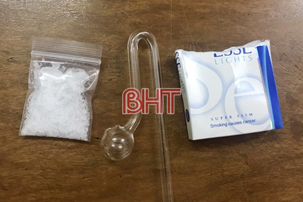 Bắt “nữ quái” 9X tàng trữ trái phép chất ma tuý