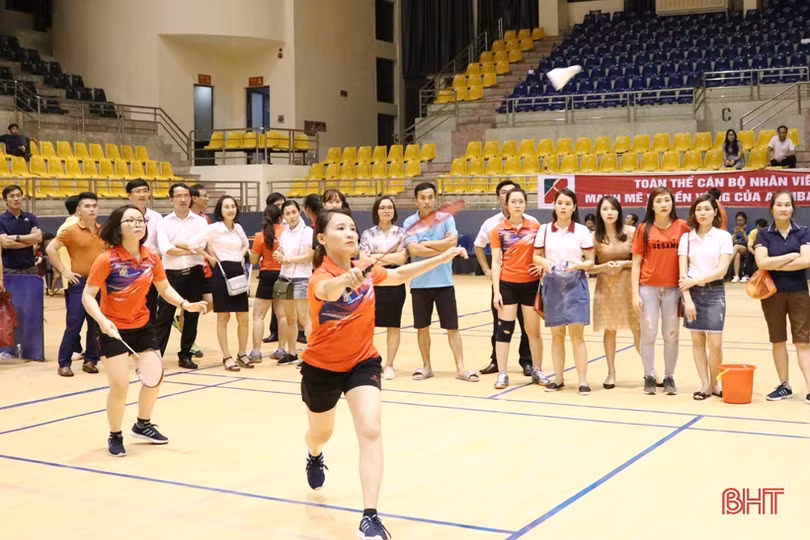 Hơn 200 vận động viên tham gia Hội thao Agribank Hà Tĩnh II