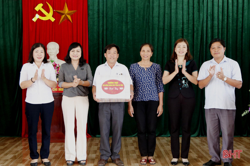 Thường trực Hội đồng nhân dân các cấp tham quan huyện nông thôn mới Nghi Xuân