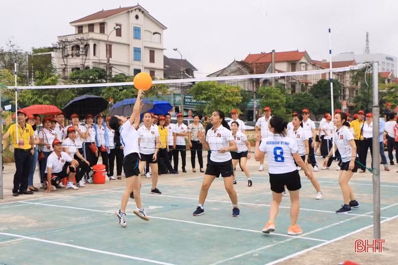 Hơn 200 vận động viên tham gia Hội thao Agribank Hà Tĩnh II