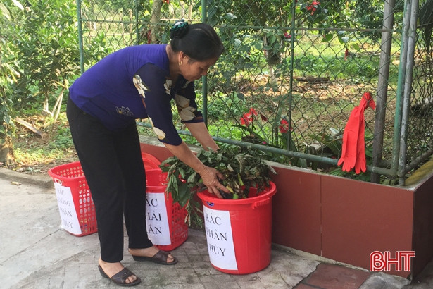 Phân loại, xử lý rác thải tại hộ - nhà sạch, đường đẹp, môi trường trong lành