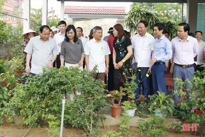 Thường trực Hội đồng nhân dân các cấp tham quan huyện nông thôn mới Nghi Xuân