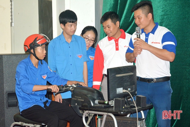 Hơn 300 ĐVTN thị xã Kỳ Anh tham gia “Ngày hội thanh niên với giao thông”