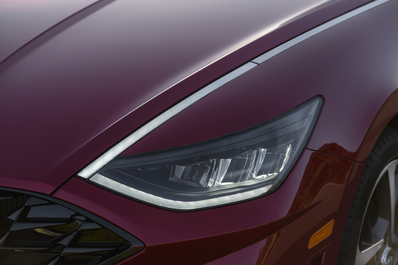 Bất ngờ với những trang bị như xe sang trên Hyundai Sotana 2020