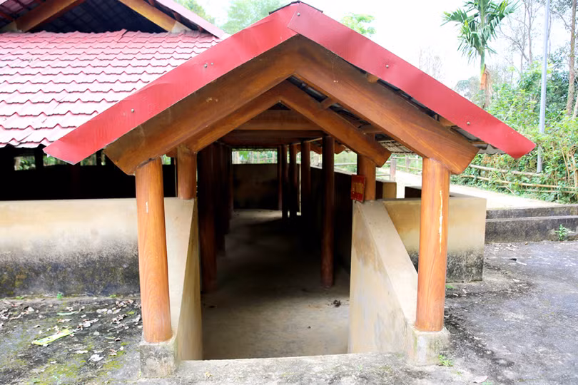 Thăm nơi làm việc của Trung tướng Đồng Sỹ Nguyên tại Hương Khê - Hà Tĩnh