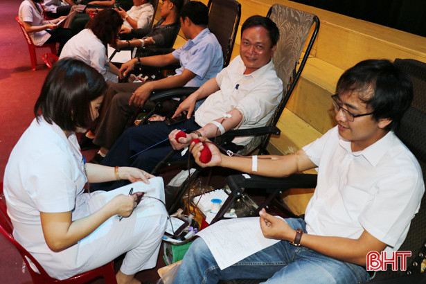 Ngày hội “Giọt máu hồng tình nguyện” huyện Nghi Xuân thu được 222 đơn vị máu