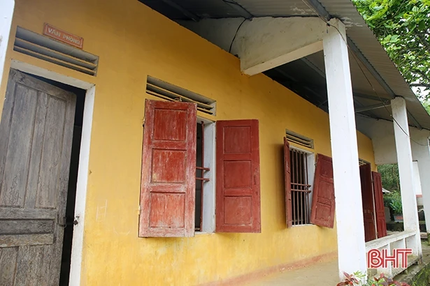 Điểm trường “cắm bản” Hương Khê xuống cấp: “Rất thương học sinh nhưng không biết phải làm sao”!?