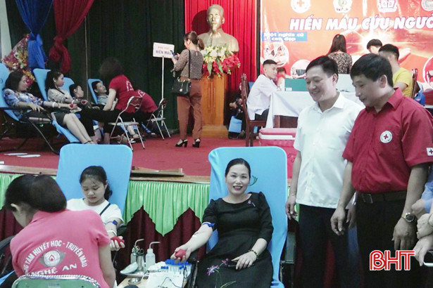 Hơn 600 cán bộ, giáo viên ngành giáo dục Đức Thọ tình nguyện hiến máu