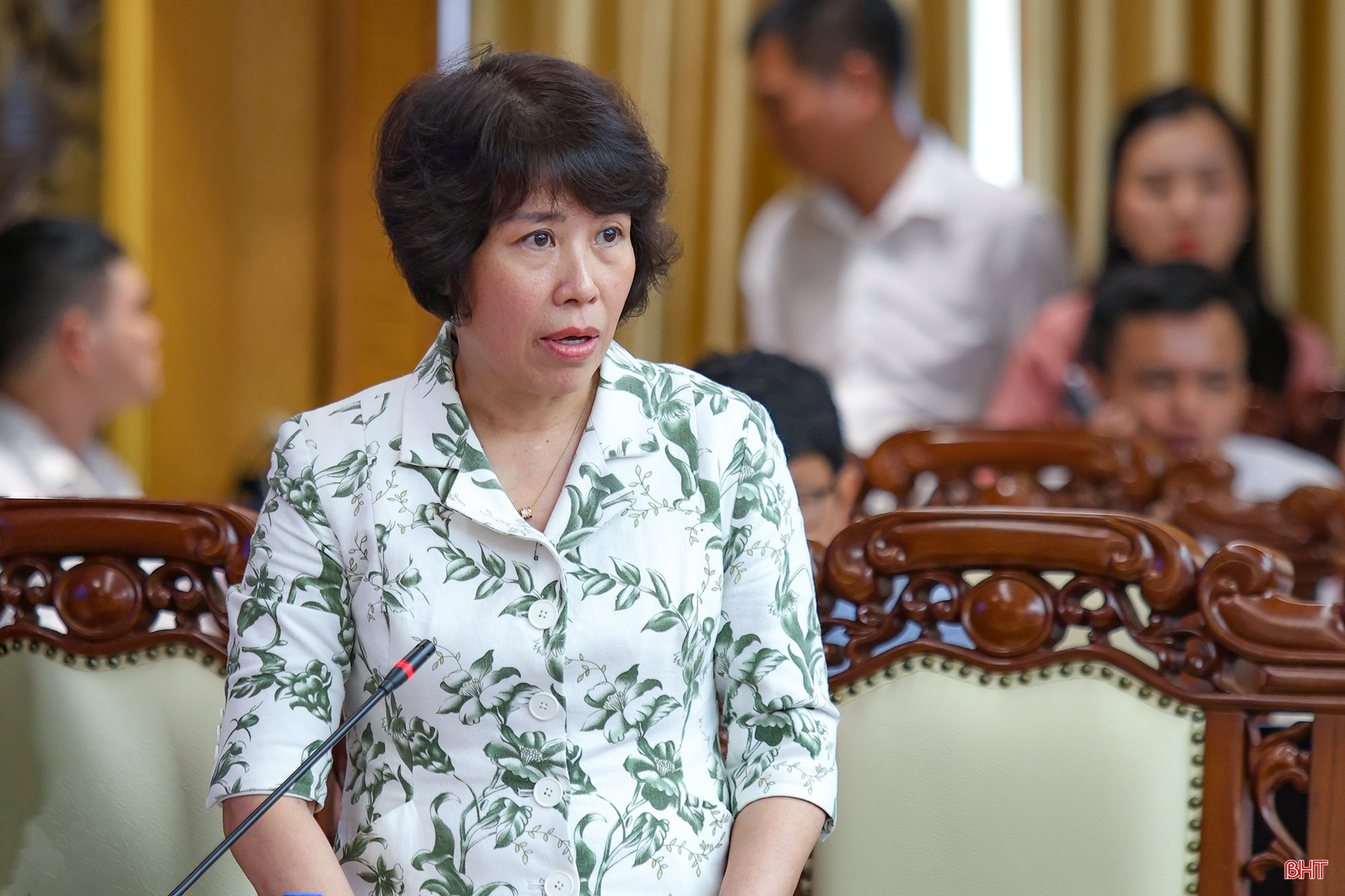 Thứ trưởng Bộ Tài chính Nguyễn Thị Bích Ngọc gợi mở cho Hà Tĩnh về các trục phát triển kinh tế.