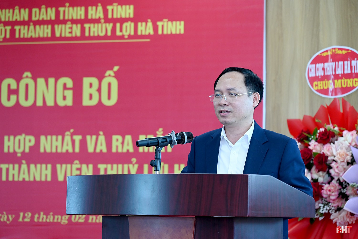 Phó Giám đốc Sở Tài chính Nguyễn Đức Thắng công bố quyết định của UBND tỉnh về việc thành lập Công ty TNHH MTV Thủy lợi Hà Tĩnh.