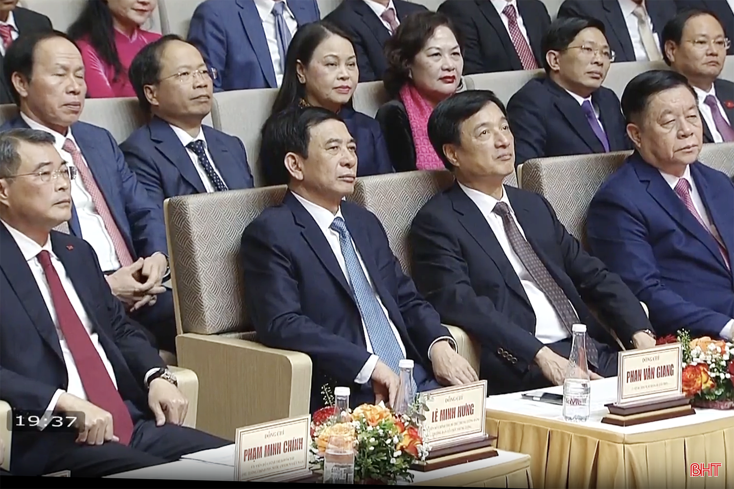 Các đồng chí đại biểu Trung ương, Bí thư Tỉnh ủy Hà Tĩnh Nguyễn Duy Lâm dự buổi lễ.