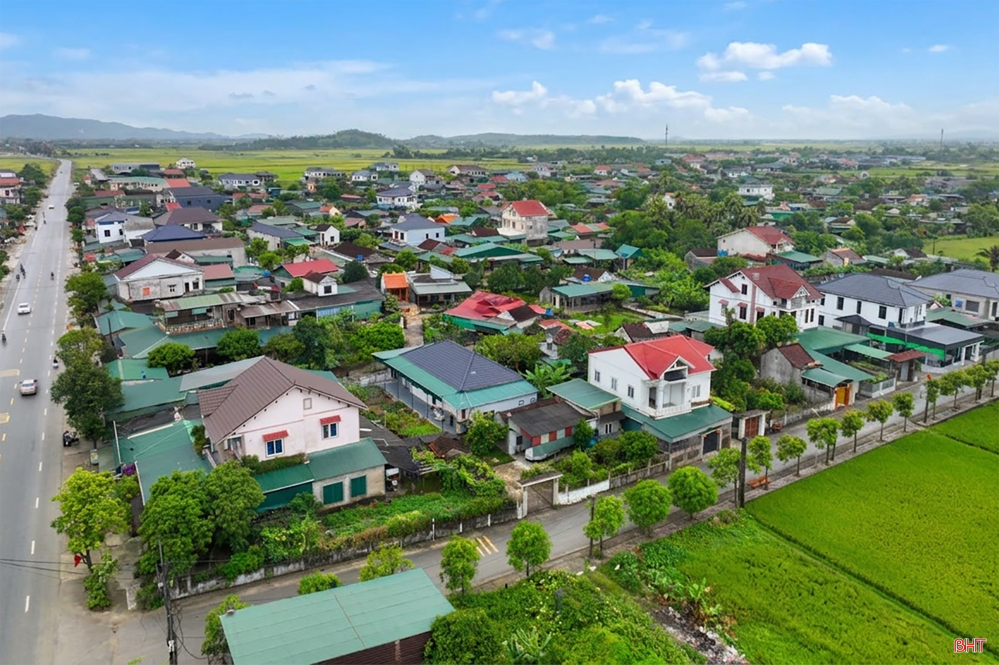 Những tuyến đường khang trang, rộng rãi ở thôn Vĩnh Trung hôm nay có công đóng góp không hề nhỏ từ ông Thành.
