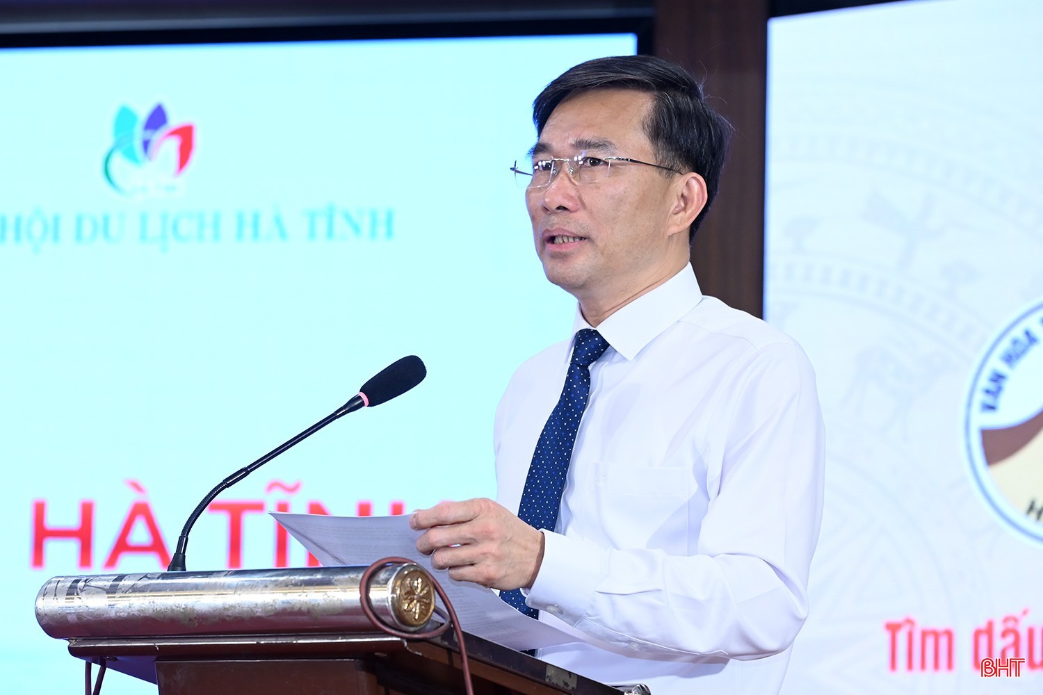 Giám đốc Sở VH-TT&amp;DL Nguyễn Viết Trường khai mạc hội thảo