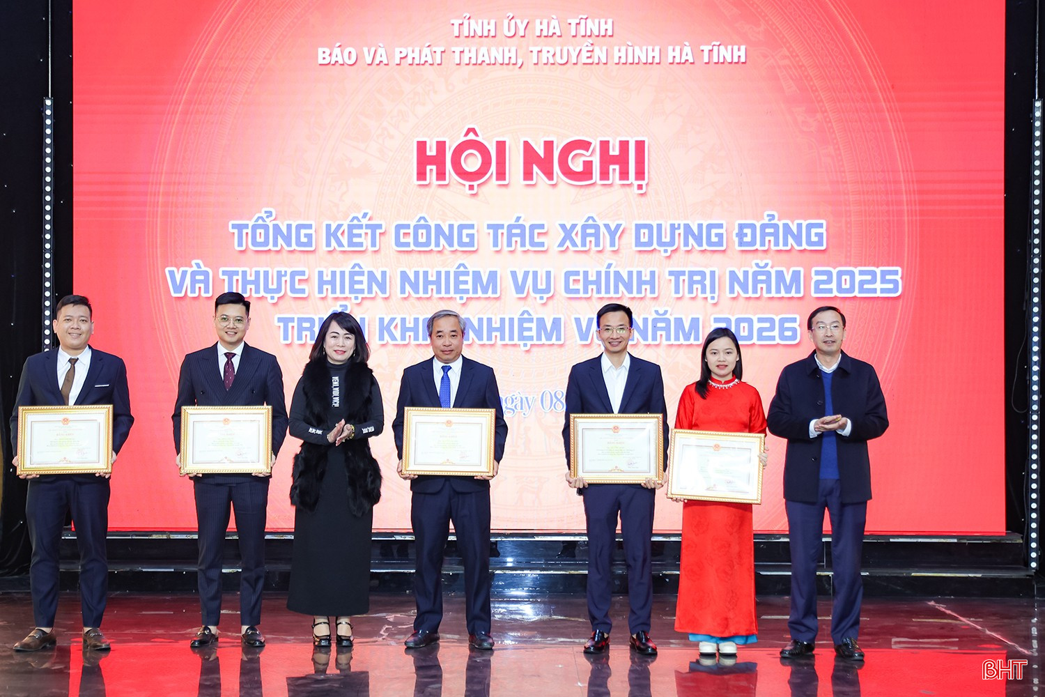 ... và 5 cá nhân hoàn thành xuất sắc nhiệm vụ năm 2025.