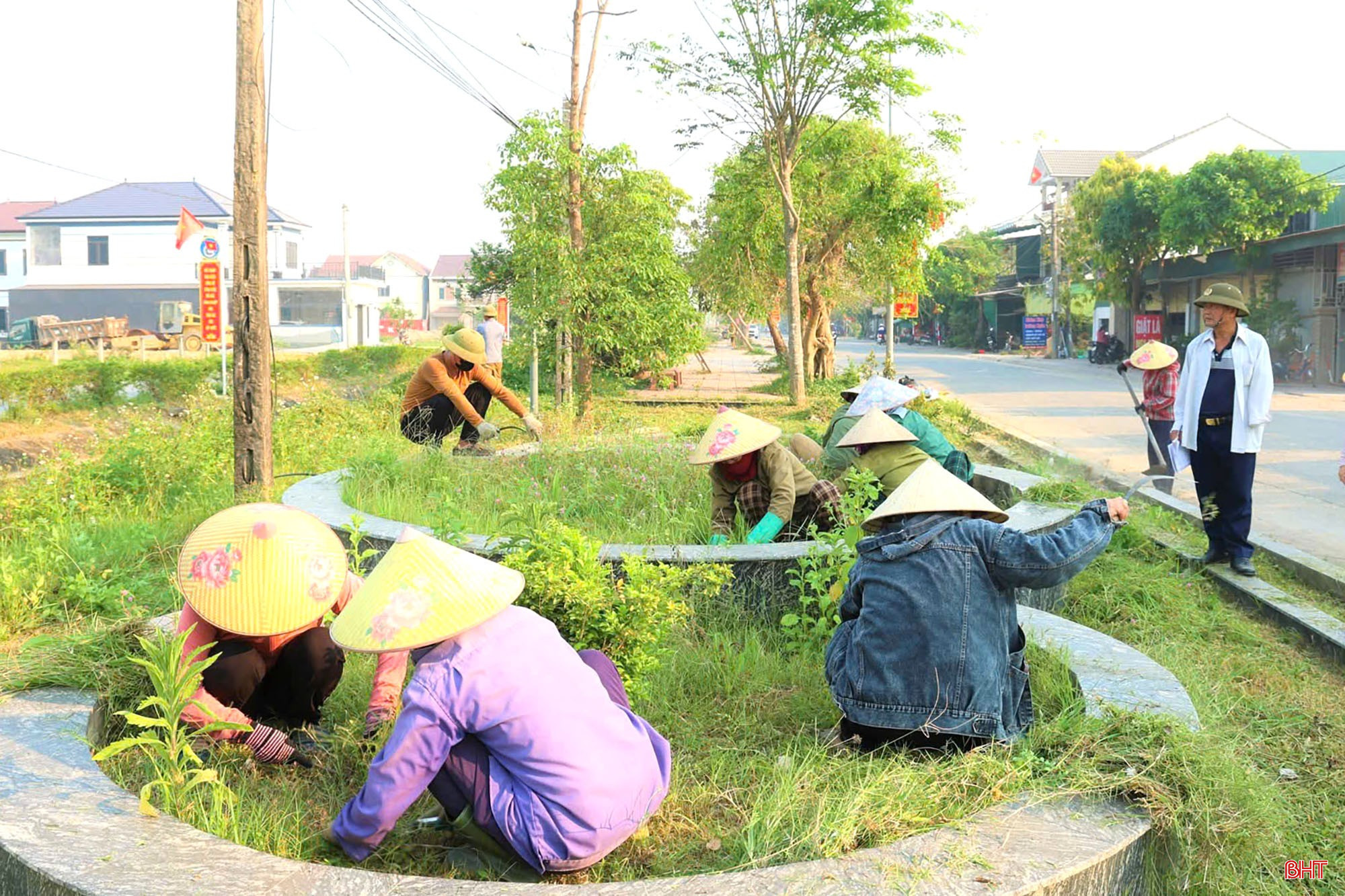 Ông Thành kiên trì vận động bà con thay đổi nền nếp, góp sức xây dựng nông thôn mới.
