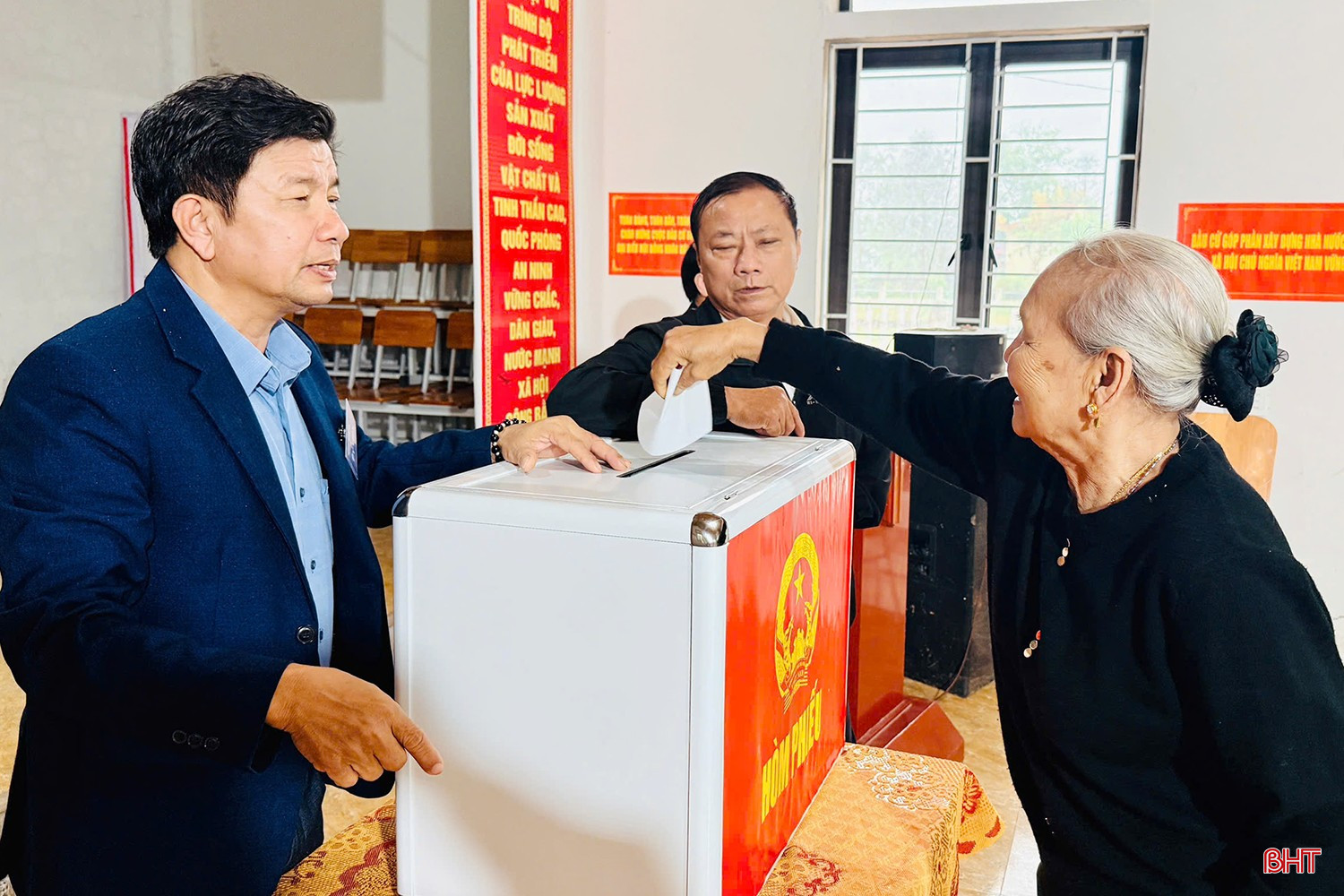 Mỗi lá phiếu đều gửi gắm niềm tin, kỳ vọng lớn đến những vị đại biểu dân cử trong nhiệm kỳ mới.