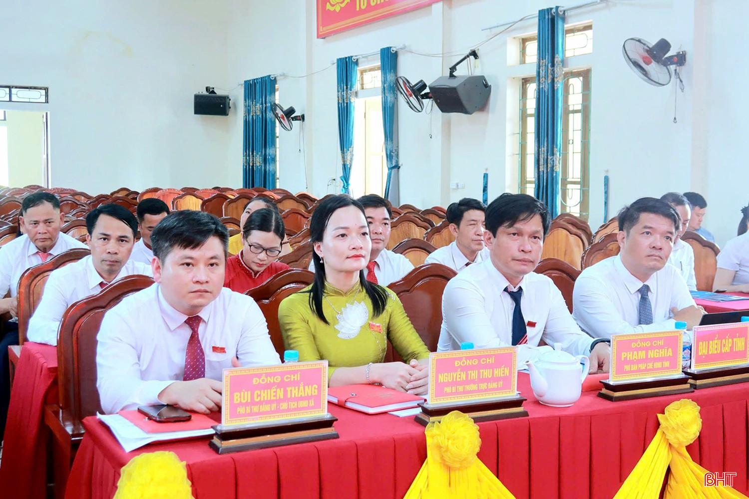 Trưởng ban Nội chính Tỉnh ủy Trần Nhật Tân và đại biểu dự kỳ họp.