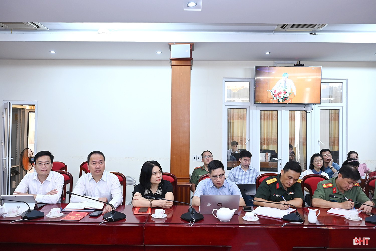 Hội nghị được tổ chức bằng hình thức trực tuyến trong toàn quốc.