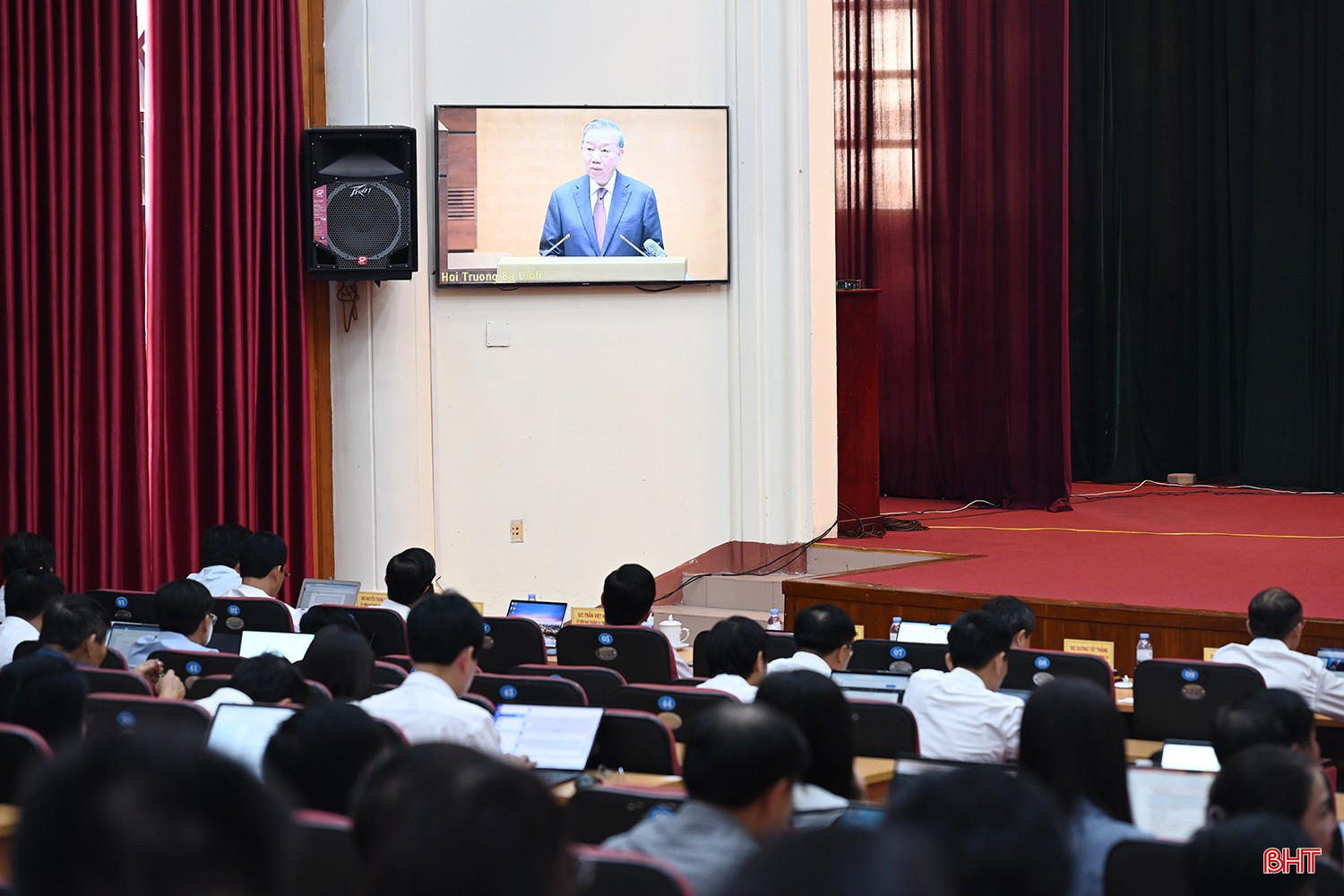 Đại biểu điểm cầu tỉnh Hà Tĩnh tiếp thu phát biểu của đồng chí Tổng Bí thư, Chủ tịch nước.
