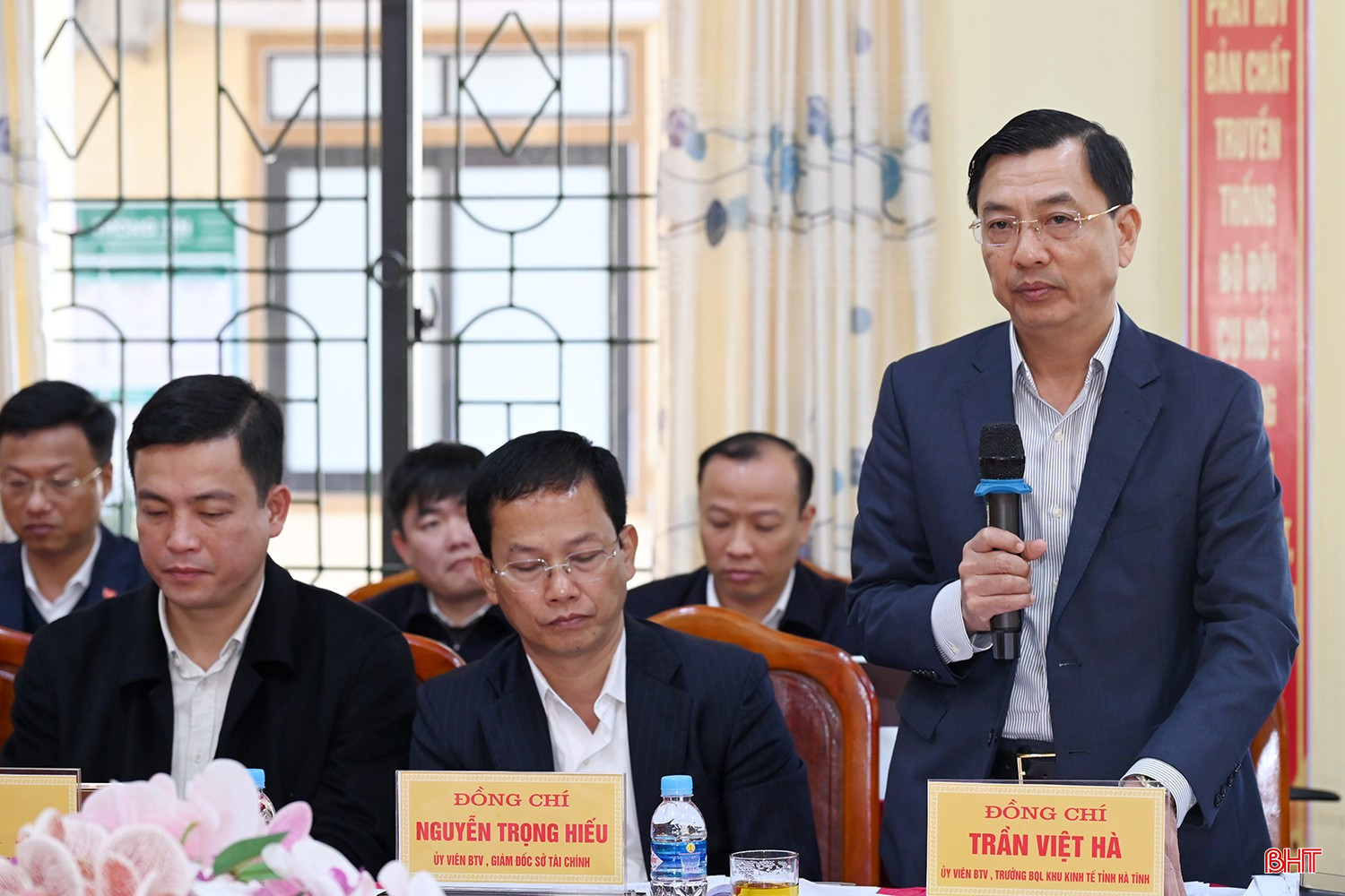 Đồng chí Trần Việt Hà - Ủy viên BTV Tỉnh ủy, Trưởng BQL Khu kinh tế tỉnh phát biểu tại buổi làm việc.