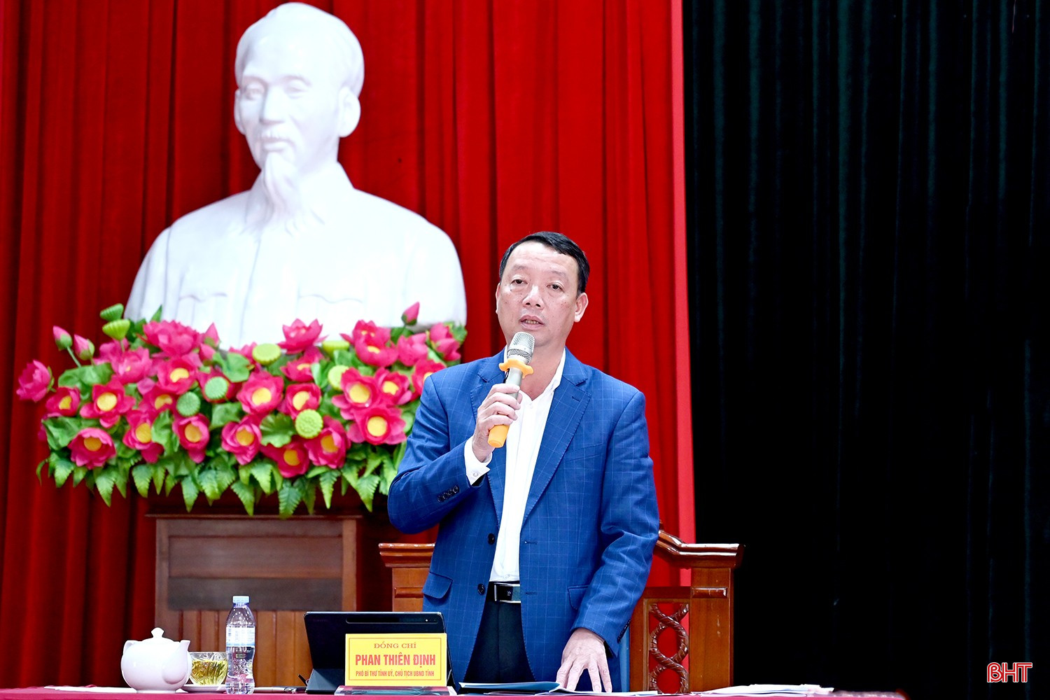 Phó Bí thư Tỉnh ủy - Chủ tịch UBND tỉnh Phan Thiên Định đề nghị các xã Vũ Quang, xã Thượng Đức xác định rõ vị trí, vai trò; phát huy tiềm năng, lợi thế về diện tích đất lâm nghiệp, đất vườn đồi để phát triển kinh tế; gắn với sản xuất nông nghiệp theo hướng hàng hóa; xây dựng rõ các sản phẩm chủ lực của địa phương; quan tâm định hướng phát triển về du lịch...