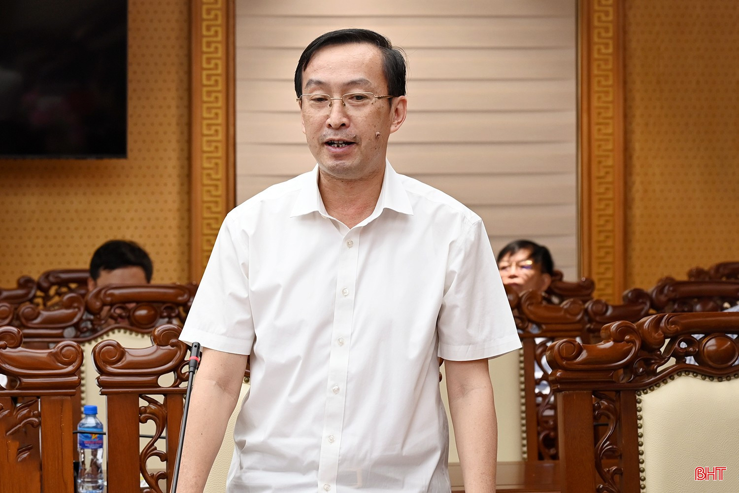 Giám đốc Báo và phát thanh, truyền hình Hà Tĩnh Nghiêm Sỹ Đống phát biểu tại hội nghị.