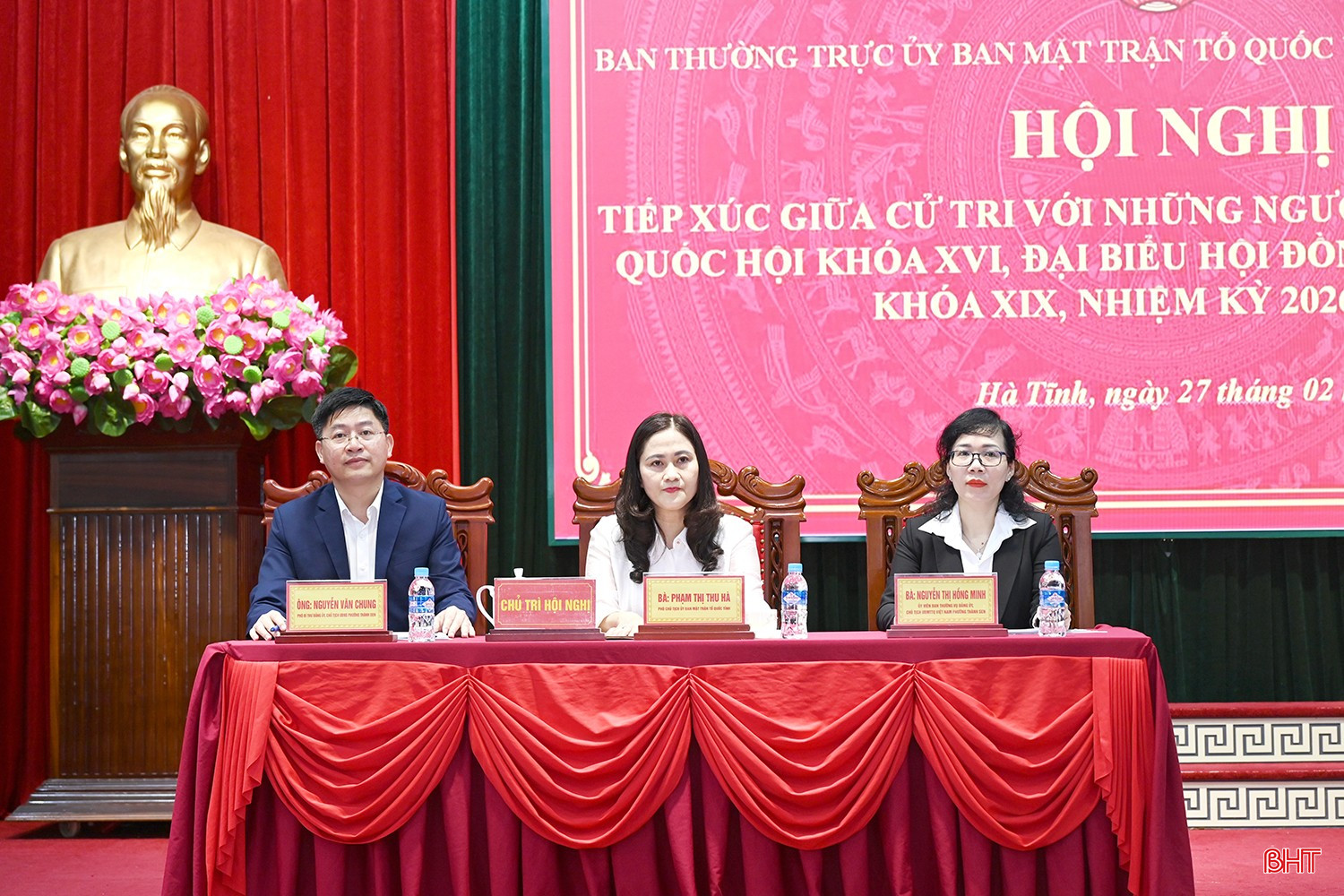 Các đồng chí chủ trì hội nghị.