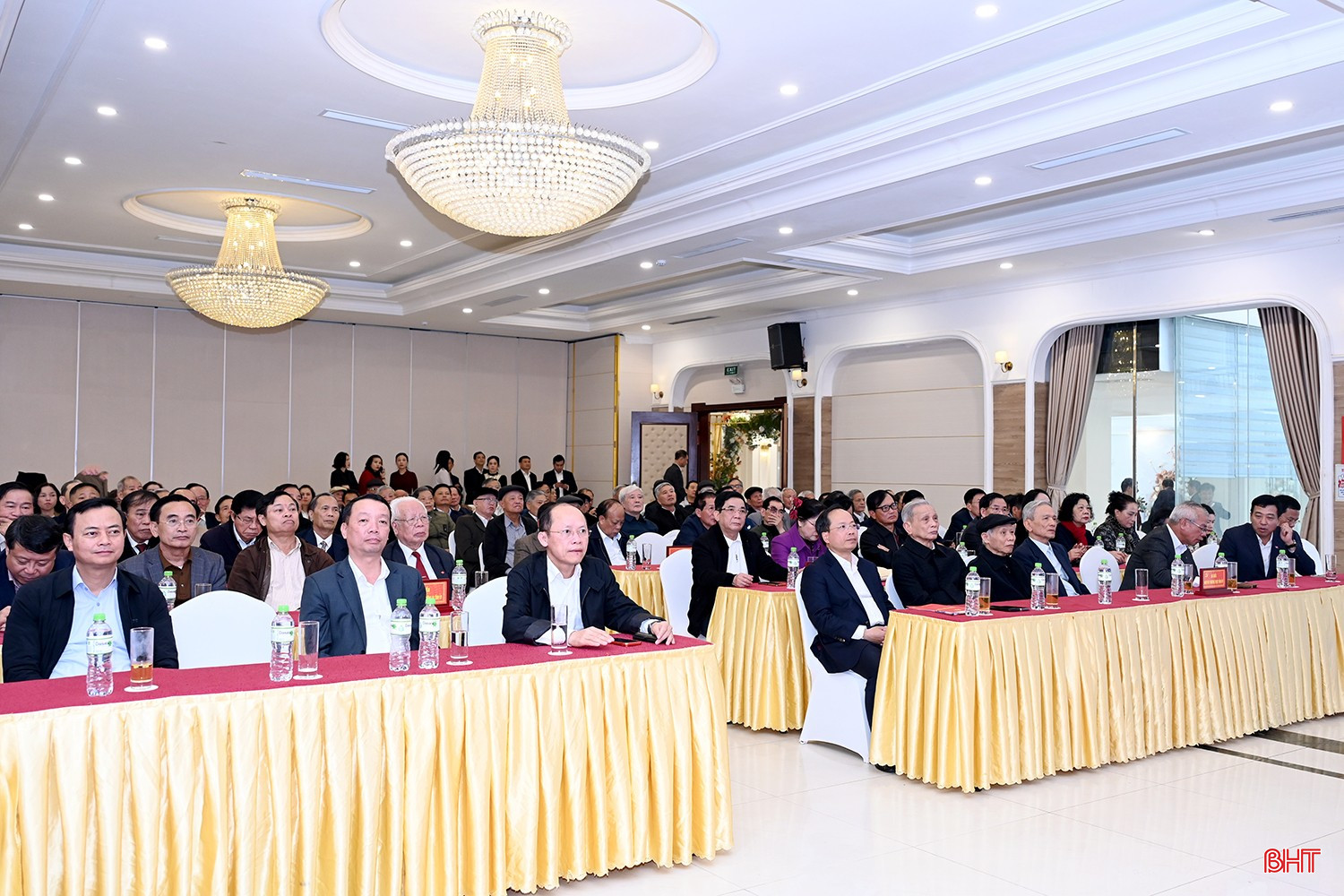 Đại biểu dự buổi gặp mặt.