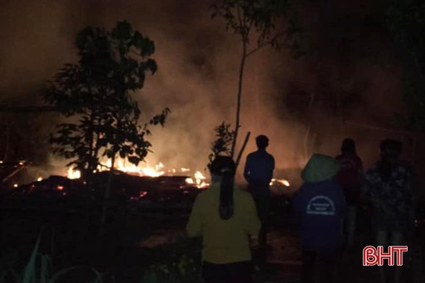 “Bà hỏa” thiêu rụi nhà hộ nghèo ở Hương Bình