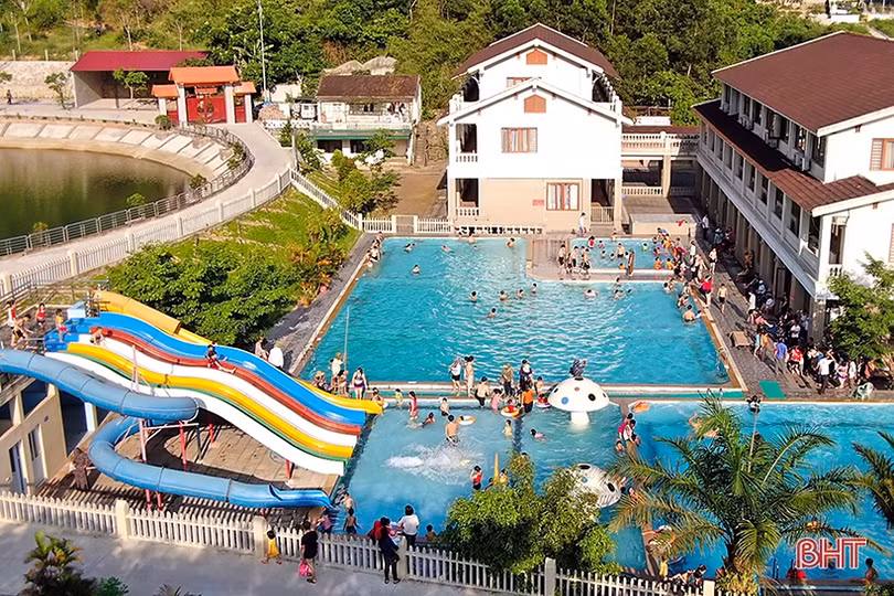 “Đổi gió”, nhiều du khách “ngược ngàn” tận hưởng du lịch sinh thái ở Hà Tĩnh