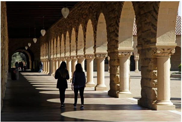 Gia đình Trung Quốc chi 6,5 triệu USD mua suất Đại học Stanford cho con