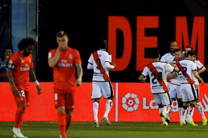 kết quả rayo vallecano 1-0 real madrid vòng 35 la liga hình 1 Rayo Vallecano 1-0 Real Madrid: Ôm hận vì VAR