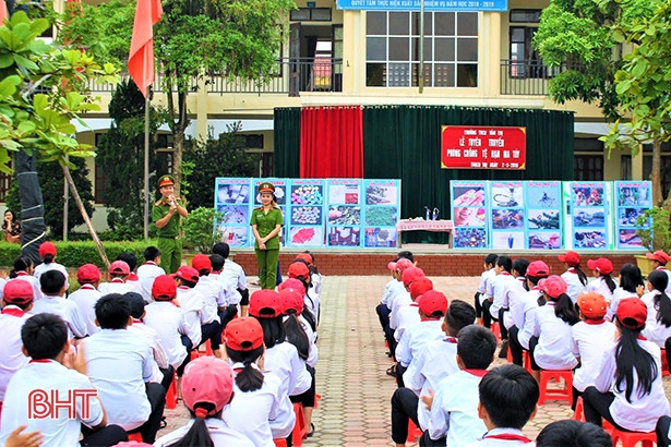 Truyền thông phòng chống tệ nạn ma túy cho hơn 12.000 học sinh