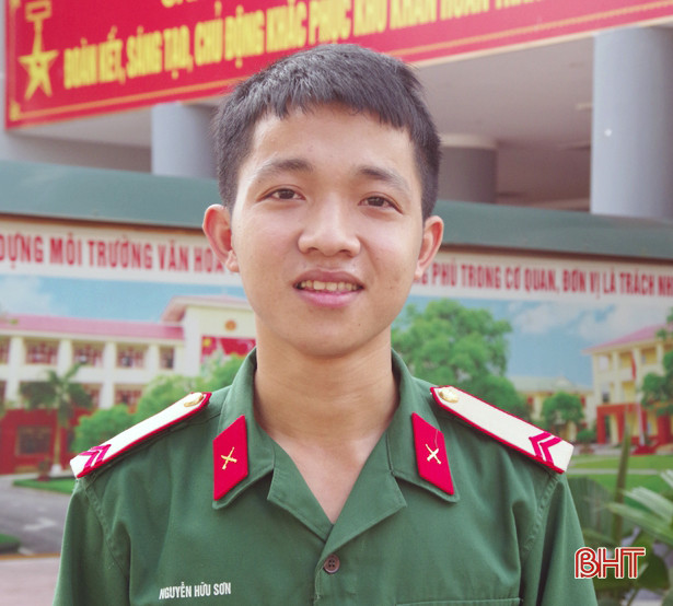 Binh nhất tiết kiệm tiền phụ cấp giúp chị gái học đại học xa nhà