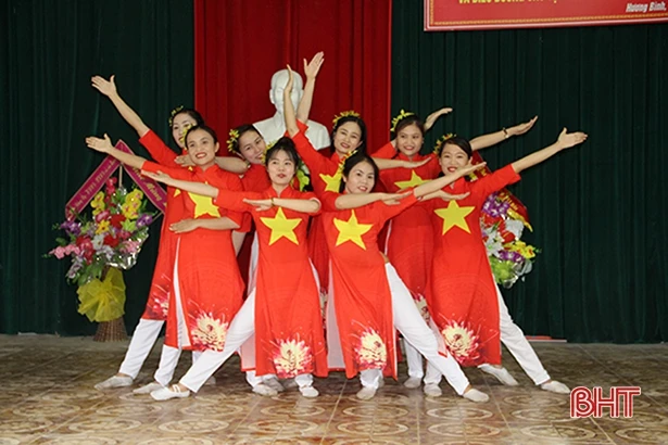 Nhân rộng điển hình tiên tiến học tập và làm theo gương Bác