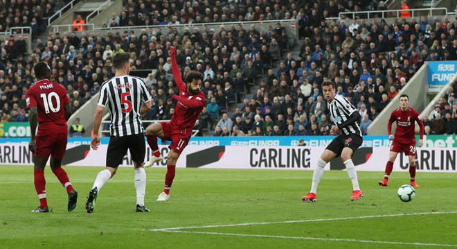 Salah bật khóc vì dính chấn thương, có thể lỡ trận gặp Barca