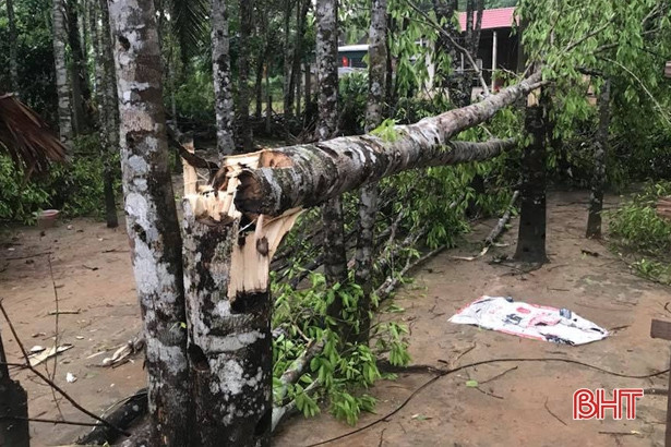 Hương Khê: Lốc xoáy gây thiệt hại hơn 300 triệu đồng