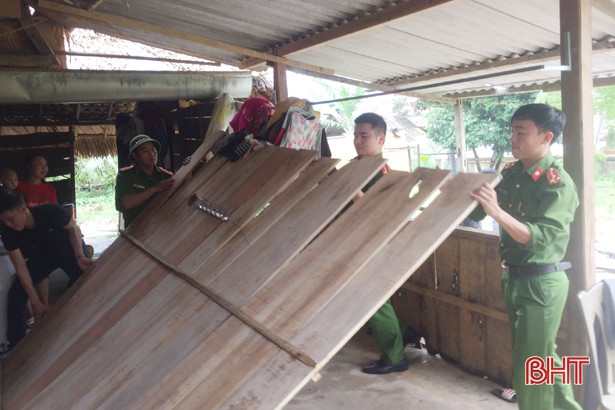 Trận lốc xoáy kinh hoàng thổi bay khoảng 6 tỷ đồng ở Hà Tĩnh