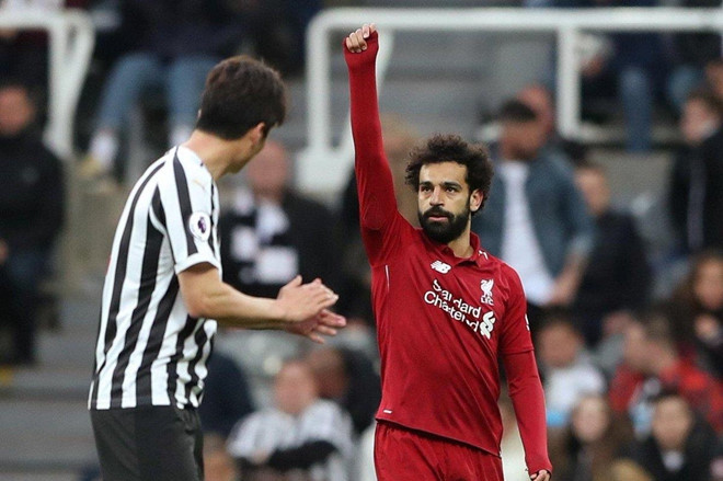 Salah bật khóc vì dính chấn thương, có thể lỡ trận gặp Barca