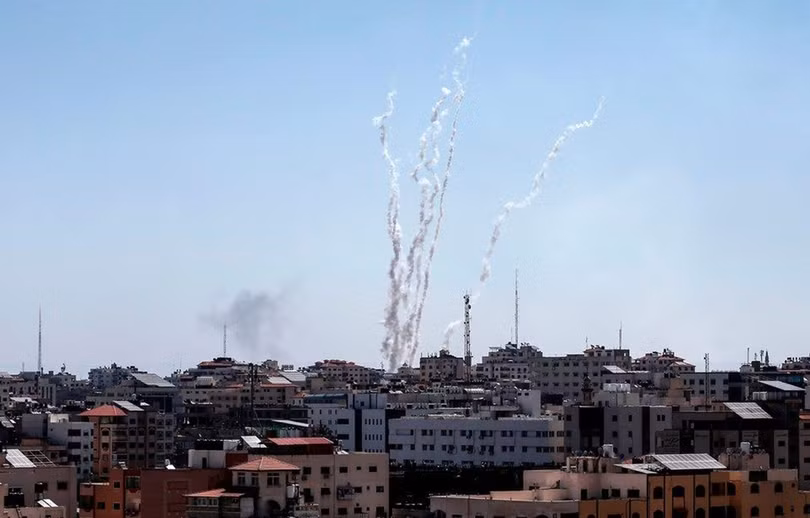 Thế giới ngày qua: Khoảng 100 quả rocket được bắn từ Dải Gaza nhằm vào Nam Israel