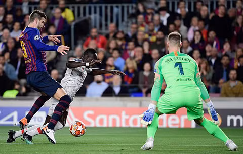 Barca 3-0 Liverpool: Messi và Suarez vùi dập Liverpool