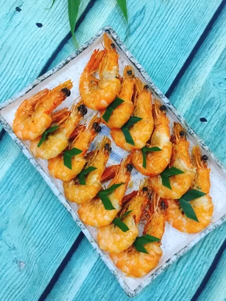 Thơm ngon tôm rang lá gừng, cả nhà gắp không ngừng