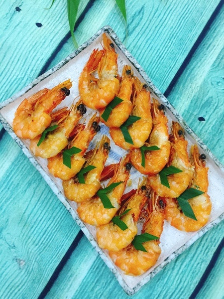 Thơm ngon tôm rang lá gừng, cả nhà gắp không ngừng